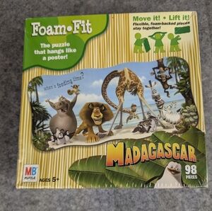 Hasbro Foam-Fit Madagascar Puzzle - Green & Yellow Box Art